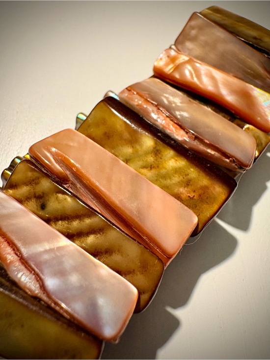 Jewelry - Natural Dyed Shell Stretch Bracelet - Peach & Olive Tones - Vintage